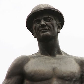 Andaluz y MUY pero que MUY de LINARES • Ante todo cofrade✝️ Licenciado en Finanzas🏦+ Master Marketing💻•🎙️Fui CM/Comunicación en el Glorioso Linares Deportivo