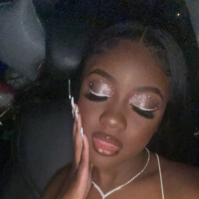yanellyeilish's profile picture. 