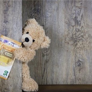 経営者/個人投資家/資産家。昔、会社経営に失敗し多額の借金を負う、諦めずに再び起業し複数経営。現在はおトク情報を教えたり、自分がお金に苦労した経験からお金に困っている人を助けたいと思い、少額ですが現金プレゼント企画を実施中。 なくなり次第終了➡https://t.co/70Z9Uh89wB