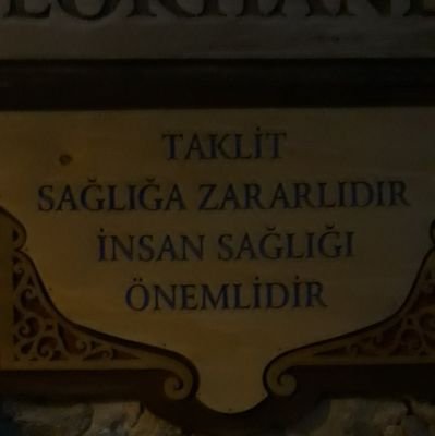 Z.H.UNi mezunu insanı doğayı hayvanı sever Beşiktaş lı .emekçi işine.