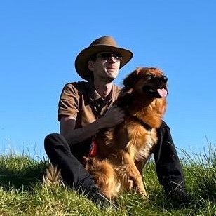 46; 🇳🇱🇩🇪;IT Consultant; Cloud Migrations; Tsundoku Sensei; Austrian Pinscher; Cycling; Chickens; Cats; Skiing; Chess; Xiangqi; Shogi; Go; x@jeroen.se