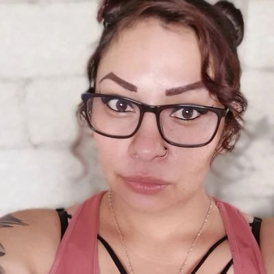 yariHM11021's profile picture. 💜🤔😮