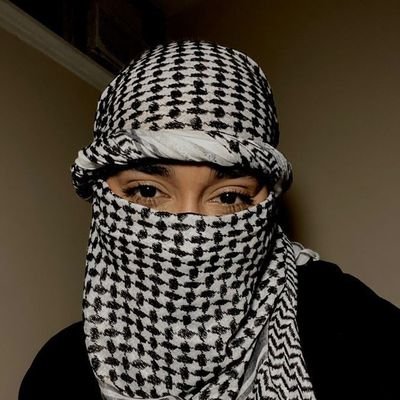 __ ولستُ أصبر إلا ليقيني بأن الله يرى كُل شيء، وسيُحدث أمرًا🌵♥️😌 صل على النبي 🙏