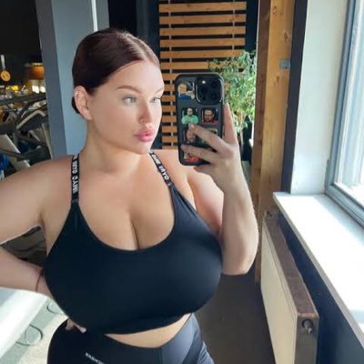 LaurenButl1099's profile picture. 