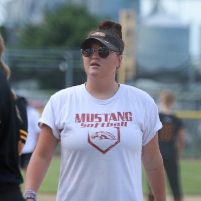 camryn_rene's profile picture. educator & coach