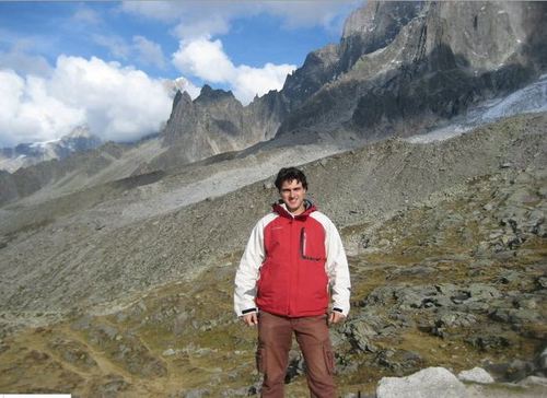 Estudiante de la UCM, pa geografo. El sistema natural es lo que me parece chupiway. Laurenth tb me lo parece. Por si fuera poco sanitario. Que esuna biografia?