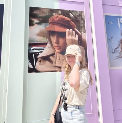 this one time taylor and i freaked out over how iconic blair waldorf is