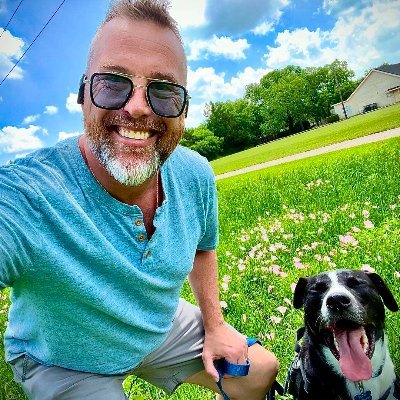 Mike in Dallas, TX 🇺🇸. Single, friendly and a dog lover 🐶