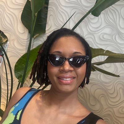 Wellness Community & Experience Designer • Writer • Future Certified Coach • Minimalist-ish • Joy Seeker 🌻 #wellness #itsokay #rest