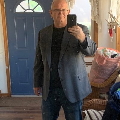 Dad to a beautiful daughter and raise Pomskys.