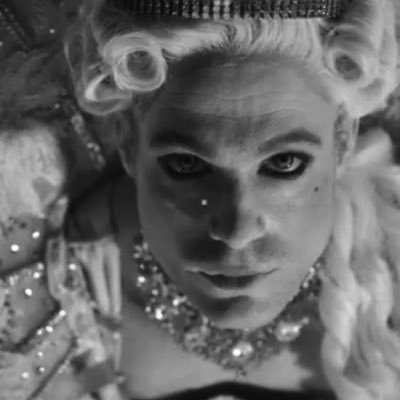 Let love win. Do whatever it is that brings you unending joy. Be kind. They/she. Queer. Neurospicy AF. 🔞