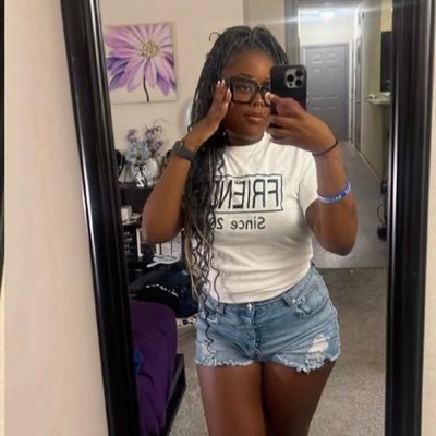 A Cancer from New Hampshire ♋️| Dr. To Be 🖤 | Georgia Southern Alumna 🦅| 🇿🇼 | #staypluggedin💛 | Matthew 11:12 | 1920 🕊️