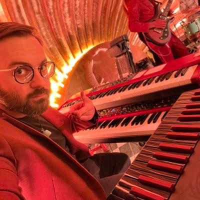 Lovers Rock/Reggae artist | Session & stage keyboardist | I also dig 🎢👽🛸🗿