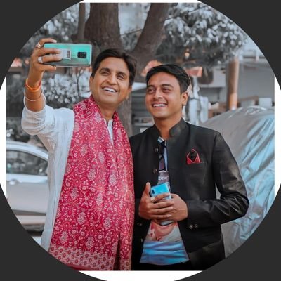 #Die hard fan of ___ @Drkumarvishwas
#गर्वित सदस्य @vishwasam 💖😍