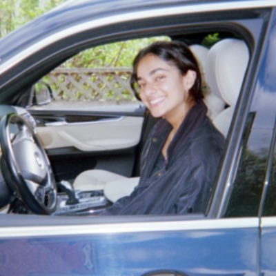 AriGfan42's profile picture. 