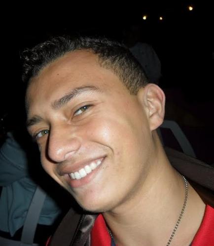 Eu não sou um homem bozinho e nem mal,não procuro leva a vida muito a sério por que nenhum de nois vamos sair dela vivo mesmo