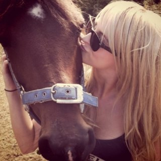 emelia_jayne's profile picture. 