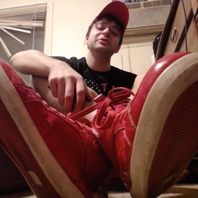 VERY CREATIVE Dominant Switch. Autistic, Skilled At Manipulation, 6’1 (12 🦶🏻) Skype SkaterBoyFeet —————- Make America SANE Again