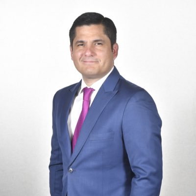 Guayaquileño; Panelista y comentarista @zapping_ecu Presentador en @FanaticoEc_ y #Noticias7 por @EcuadorTV ; Director @AlAire_ec por @Publicafm