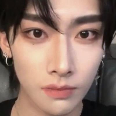 gyubrik garis keras