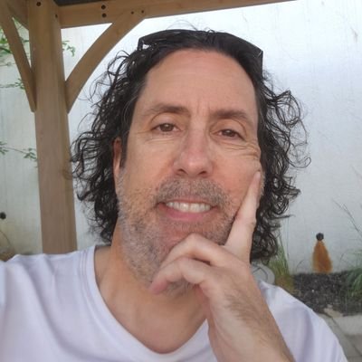 Papa de jumeaux, prof,
pas intello mais qui pose des questions afin de mieux comprendre,
sportif actif et de salon