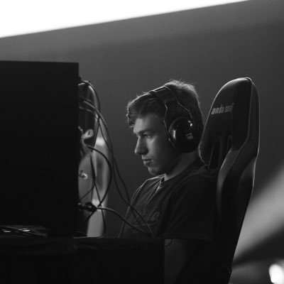 20 yo 🇨🇦 | Trackmania player currently in @EvoTM free to dm me on discord: l1ngotm