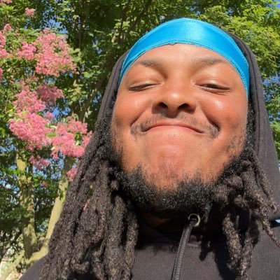 “hoodie” of the hoodie and the headband show @thehandhshow | co-host of the @restlesswrespod | content creator/writer @multiplicitymg | support women’s sports