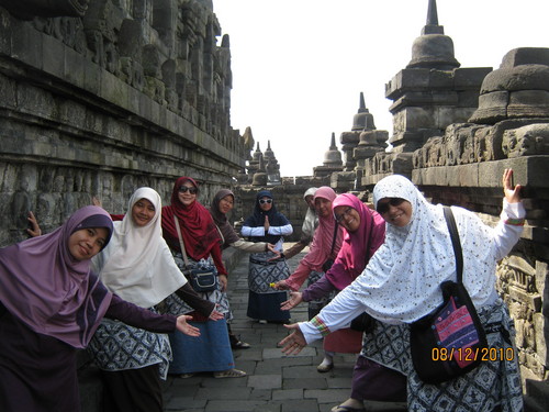 I am very smart, beautifull, and also religius.
