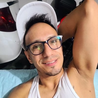 orgulloso de ser gay... :) :) :) y versátil y me encanta el sexo
