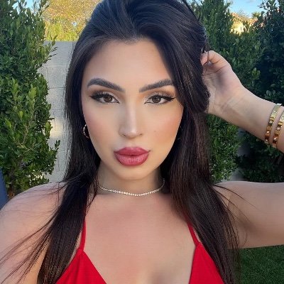 Brazilian in Arizona! Passionate about creating content! 🥰 I’m here to make your brand shine! ✨ Check my portfolio https://t.co/ssc7xm4AvE