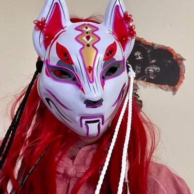 Graphic designer, loves animals,plays WOW, retired from day job 23, is a STAY, will relearn how to paint, create has more Halloween decorations than Christmas.