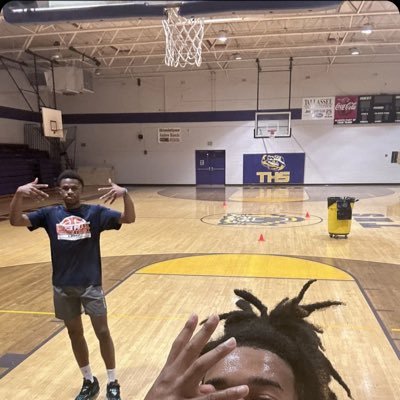 D_Crosby_22's profile picture. A humble kid who wants to succeed 📈🏀🏃‍♂️