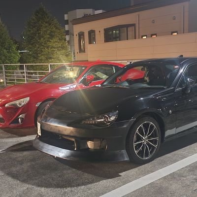 横浜住みの86乗り！　兄弟で前期と後期を所有！
最近はお金がなくて走りにはいけてないけど、近場のドライブ程度は嗜む程度しております！
エアロを買いたくて買えないもどかしい日々を送ってる金欠社会人！
無言フォロー失礼！絡みは是非是非欲しいです！