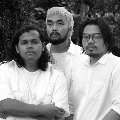 masih di sini. premier video musik Sepasang Kurung Biru 28.03.2025 10pm di sini 👇🏻