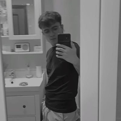 juaniglesias_23's profile picture. ( he/him )
❤️💛💜