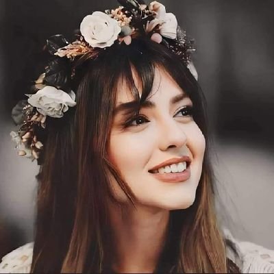 فيني شمٌوخ الخيل وفيني عناده
وفيني عزّة النفس حد السماء وزياده 🦋S
