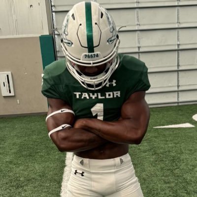 wr/olb class of 2025⭐️/ height 5’11/ weight 196/ bench315/squat 465/ clean 230 email: robersonjerrel52@gmail.com