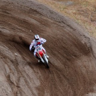 idle816's profile picture. been keepin my tweet hand strong since 2010