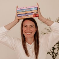 Christine Kelly (@ckwritesbooks) 's Twitter Profile