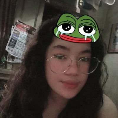 noturligaya's profile picture. she sees beauty in everything but herself.