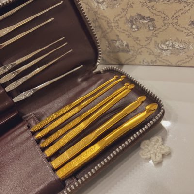 grandmalace64's profile picture. 祖母の遺品のドイリーを見つけてレース編みに興味を持った初心者。道具も祖母の遺品。おばあちゃんみたいに上手になれる日まで練習してみます。無言フォロー失礼します。手作り垢の皆様からのフォローお待ちしてます。