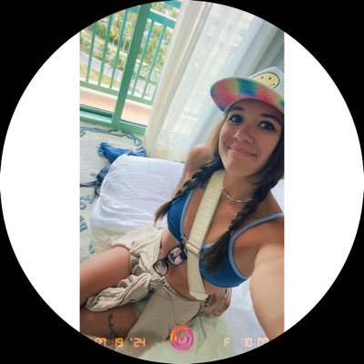A tight tie-dye dress she was a ρѕу¢hα∂єℓι¢ mess ☀️⚡️ #EST19XX #Cudlife #Blink182 #Modsquad 👽 ᗰOᗰ✨SКΛТΞЯ 🛹 ⓨⓞⓖⓘ 🌻 fιℓιριиα 🖤 EX-JW🙅🏻♀️