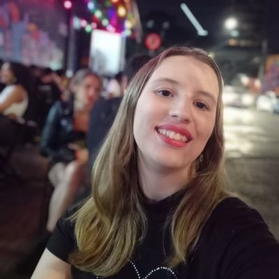 Conta nova porque o calvo me baniu do twitter. A quem interessa calar Bia Pinho?