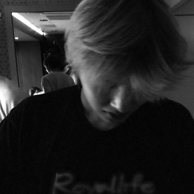 lia_martinex's profile picture. • army • moa • engene •