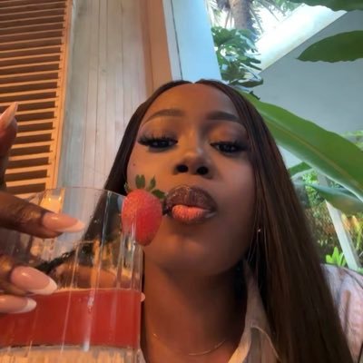 Mhophe_O's profile picture. 
