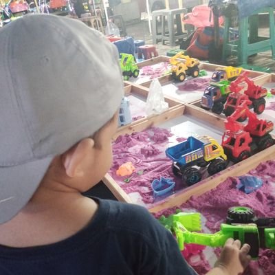 androidlapet09's profile picture. @AngryDynomites