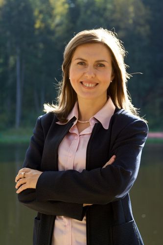 Лариса Бердникова является учредителем нескольких успешных бизнесов – группа компаний «Стройс», а также является успешным бизнес-тренером