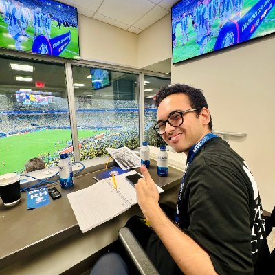 Santiago Valencia enamorado del ⚽ periodista deportivo , graduado de MTC.
Fan de Daddy Yankee 🐐