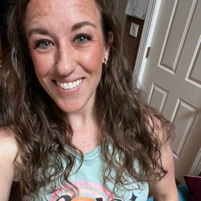 Adopted Nutmegger! Husband keeps me grounded, Preds/hockey keeps me sane, dogs make me insane, teaching keeps me creative, and politics keep me driven 🌊🏳️🌈