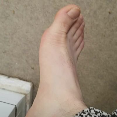 kiffeur_tn82's profile picture. kiffeur 👟💶 photo pied dm post .
jattend vos demande 💶
abonne toi  like partage 
rien n'est gratuit 💰 Hey les  GonZ  chui gay donc bouge 🏳️‍🌈